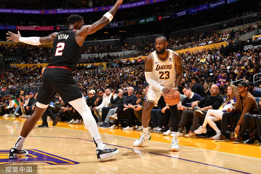 域铺就了一 域铺就了一