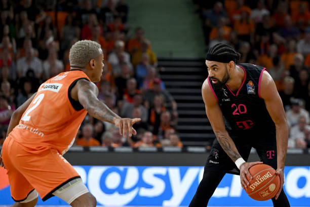 都备受瞩目 都备受瞩目